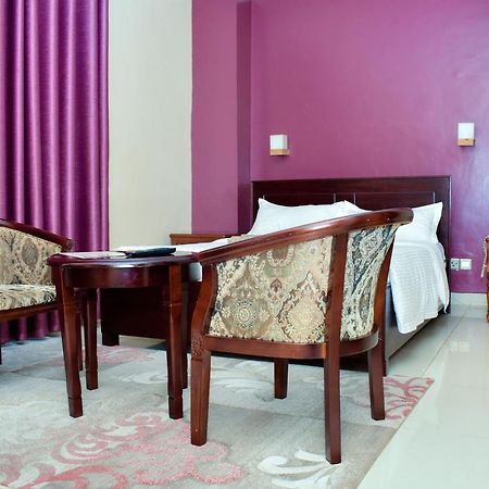 Diamonds Hotel Kampala Bagian luar foto