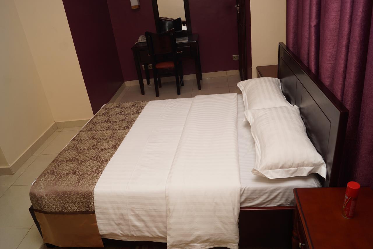 Diamonds Hotel Kampala Bagian luar foto