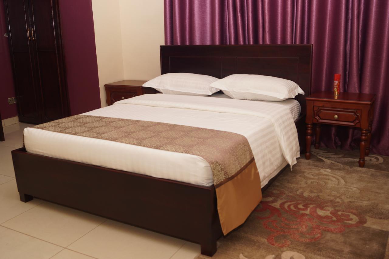 Diamonds Hotel Kampala Bagian luar foto