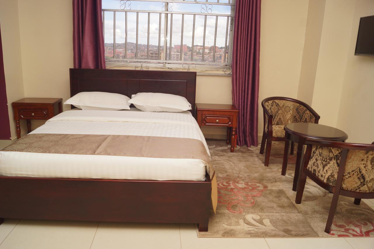 Diamonds Hotel Kampala Bagian luar foto