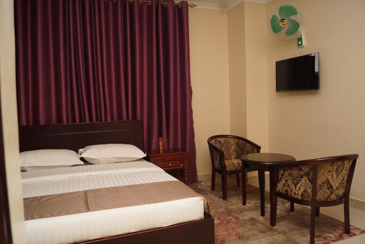 Diamonds Hotel Kampala Bagian luar foto