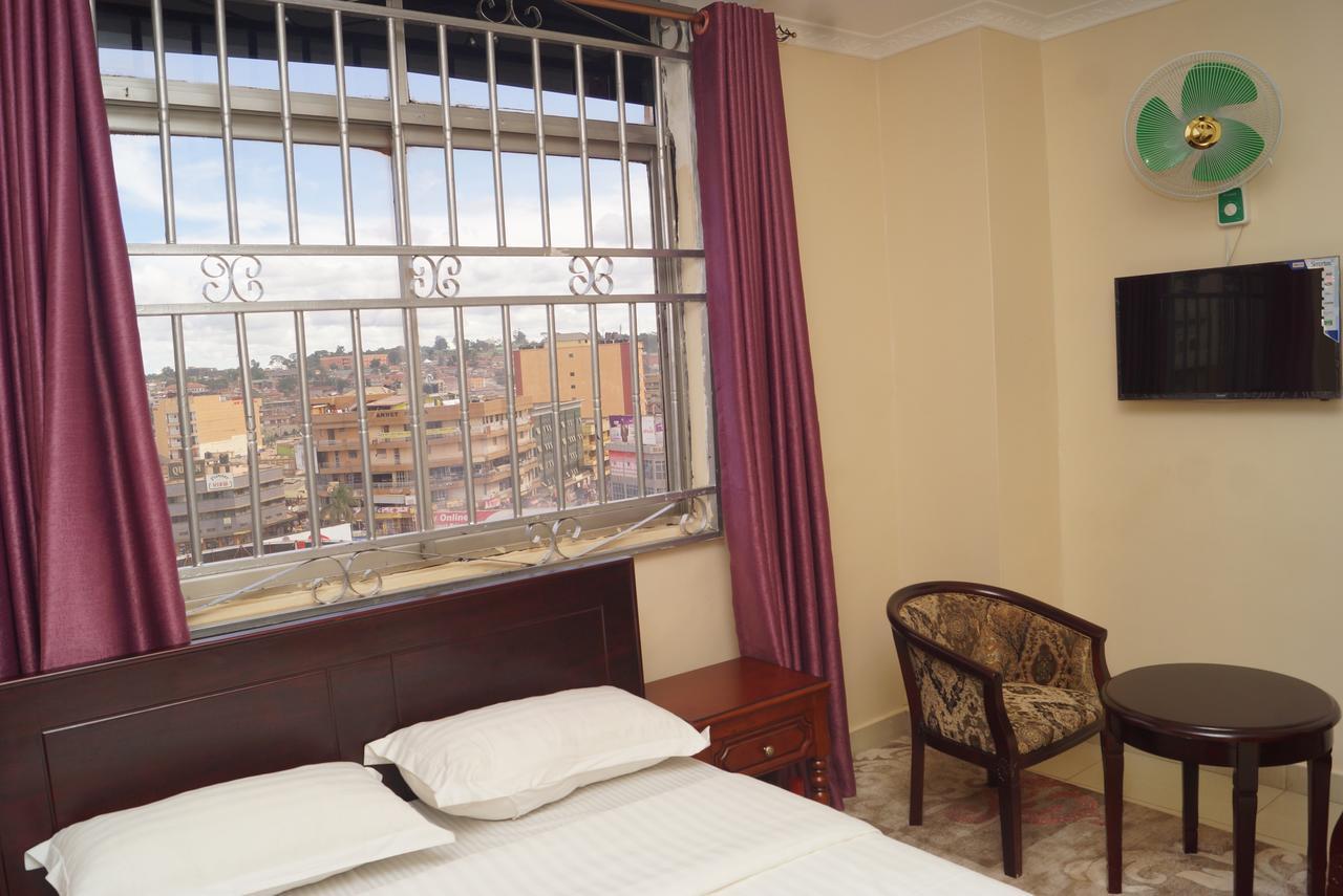Diamonds Hotel Kampala Bagian luar foto
