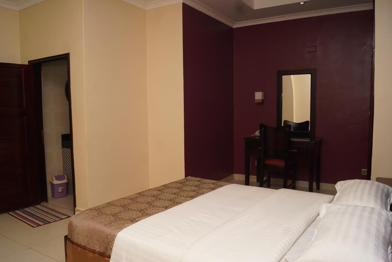 Diamonds Hotel Kampala Bagian luar foto