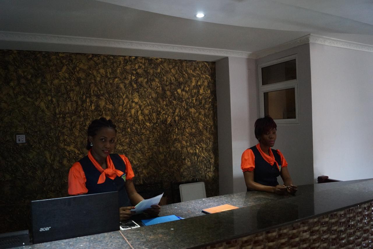 Diamonds Hotel Kampala Bagian luar foto