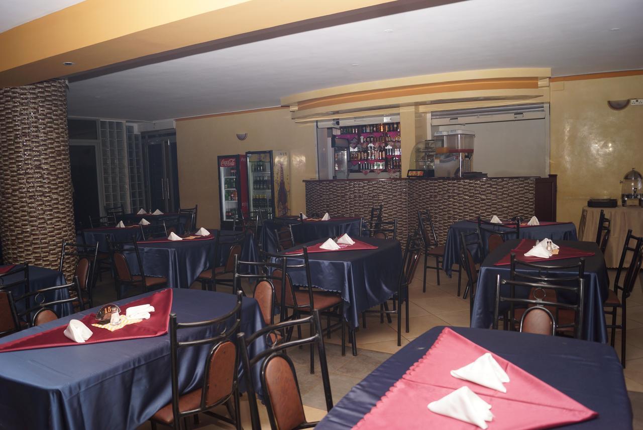 Diamonds Hotel Kampala Bagian luar foto
