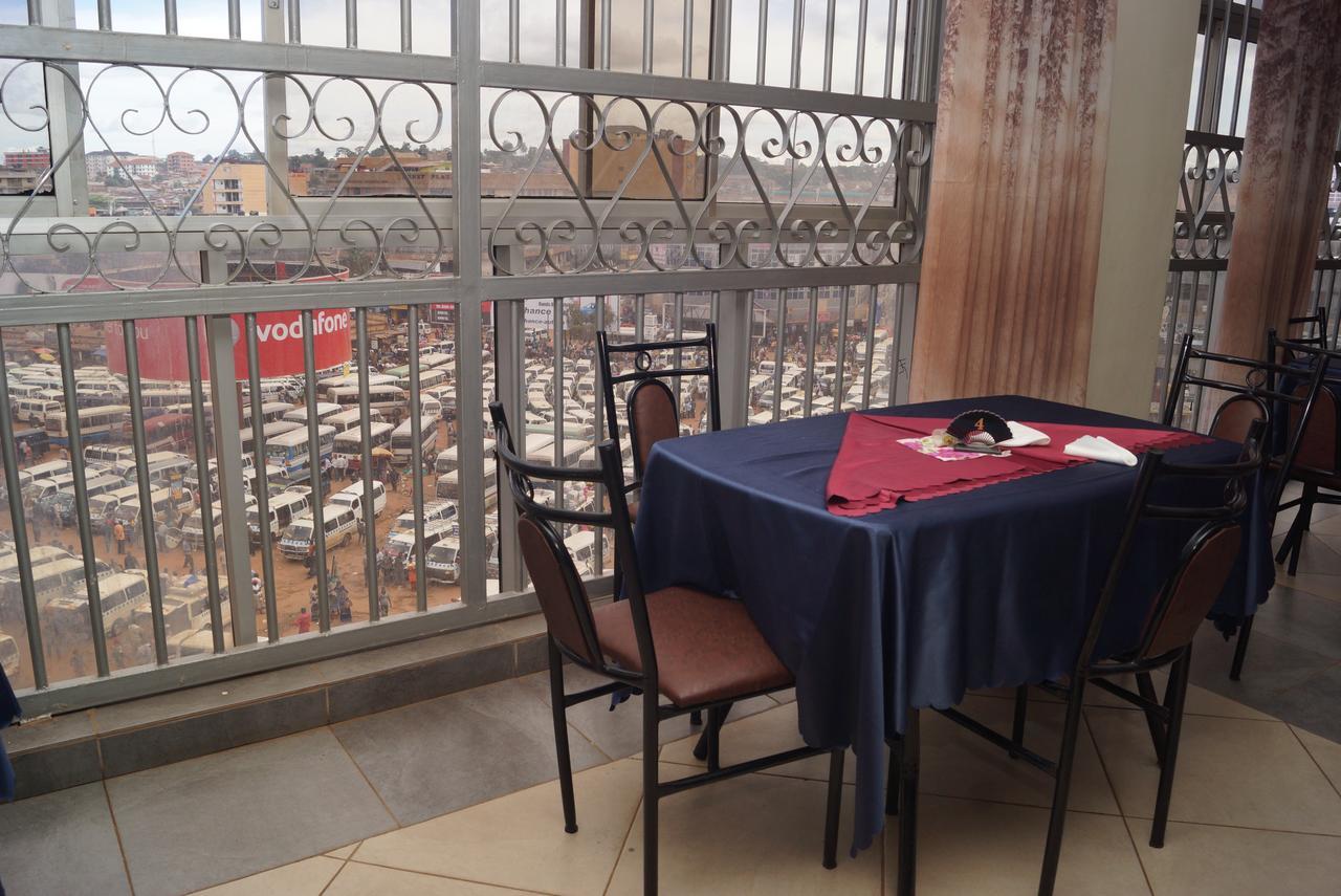Diamonds Hotel Kampala Bagian luar foto