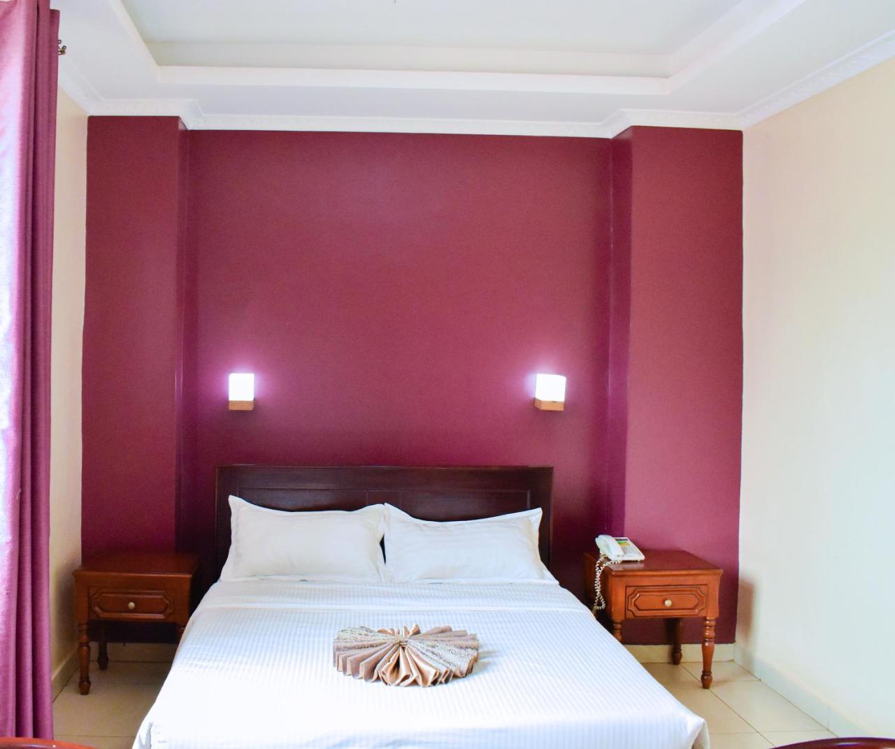 Diamonds Hotel Kampala Bagian luar foto