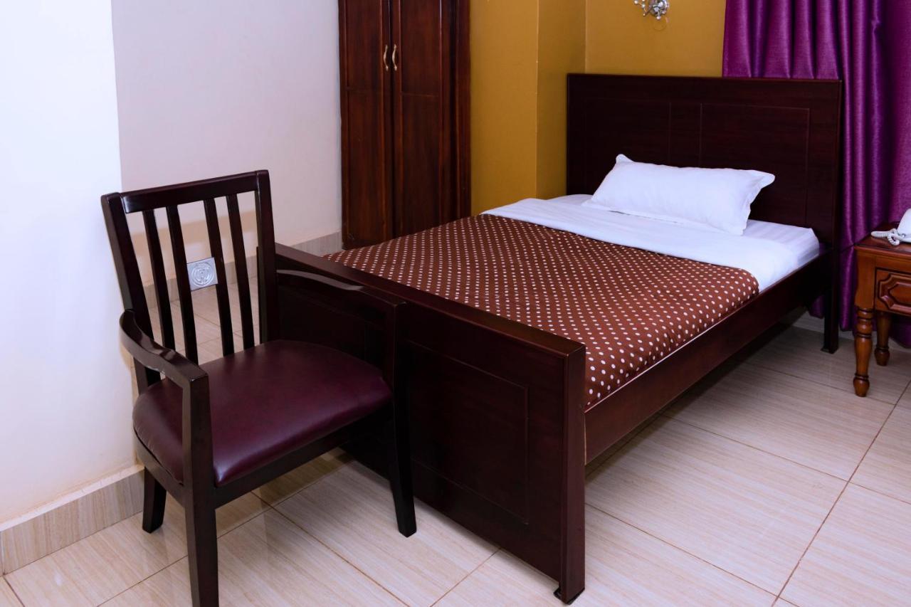 Diamonds Hotel Kampala Bagian luar foto