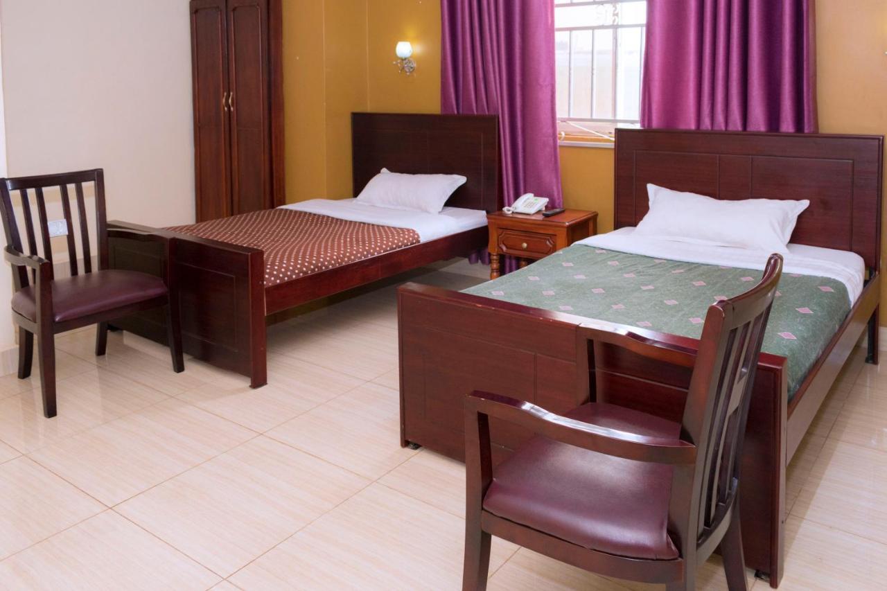 Diamonds Hotel Kampala Bagian luar foto