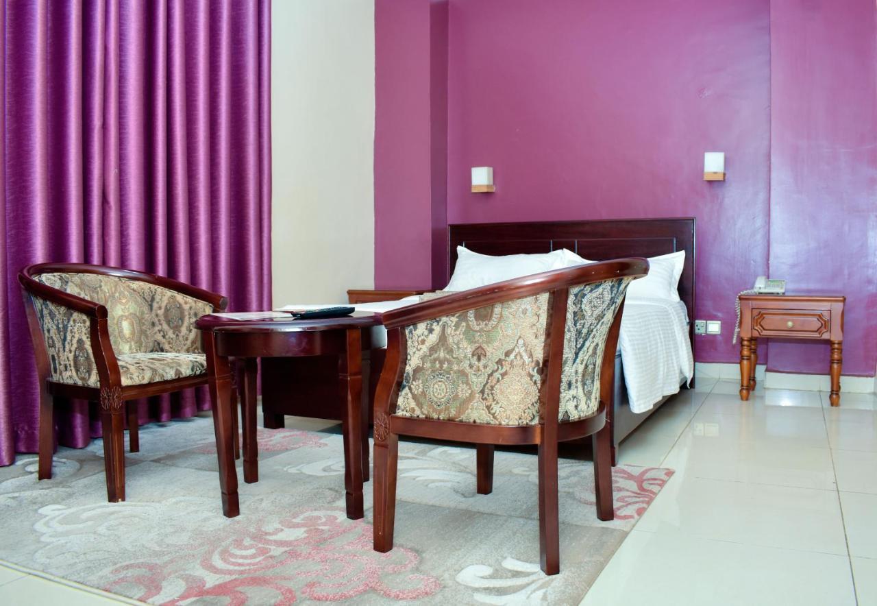 Diamonds Hotel Kampala Bagian luar foto