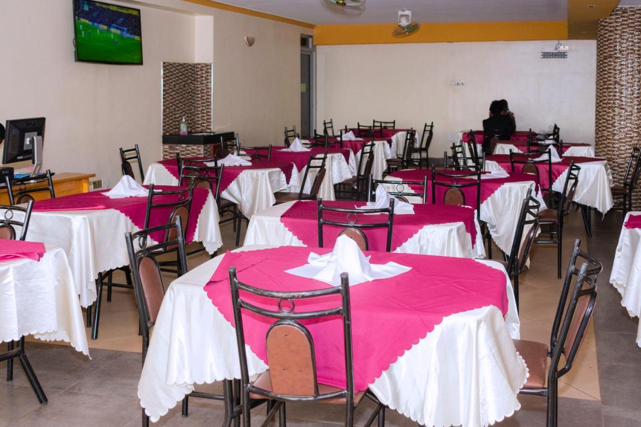Diamonds Hotel Kampala Bagian luar foto